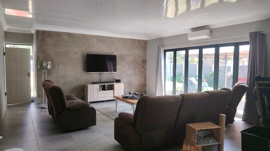 4 Bedroom Property for Sale in La Hoff North West
